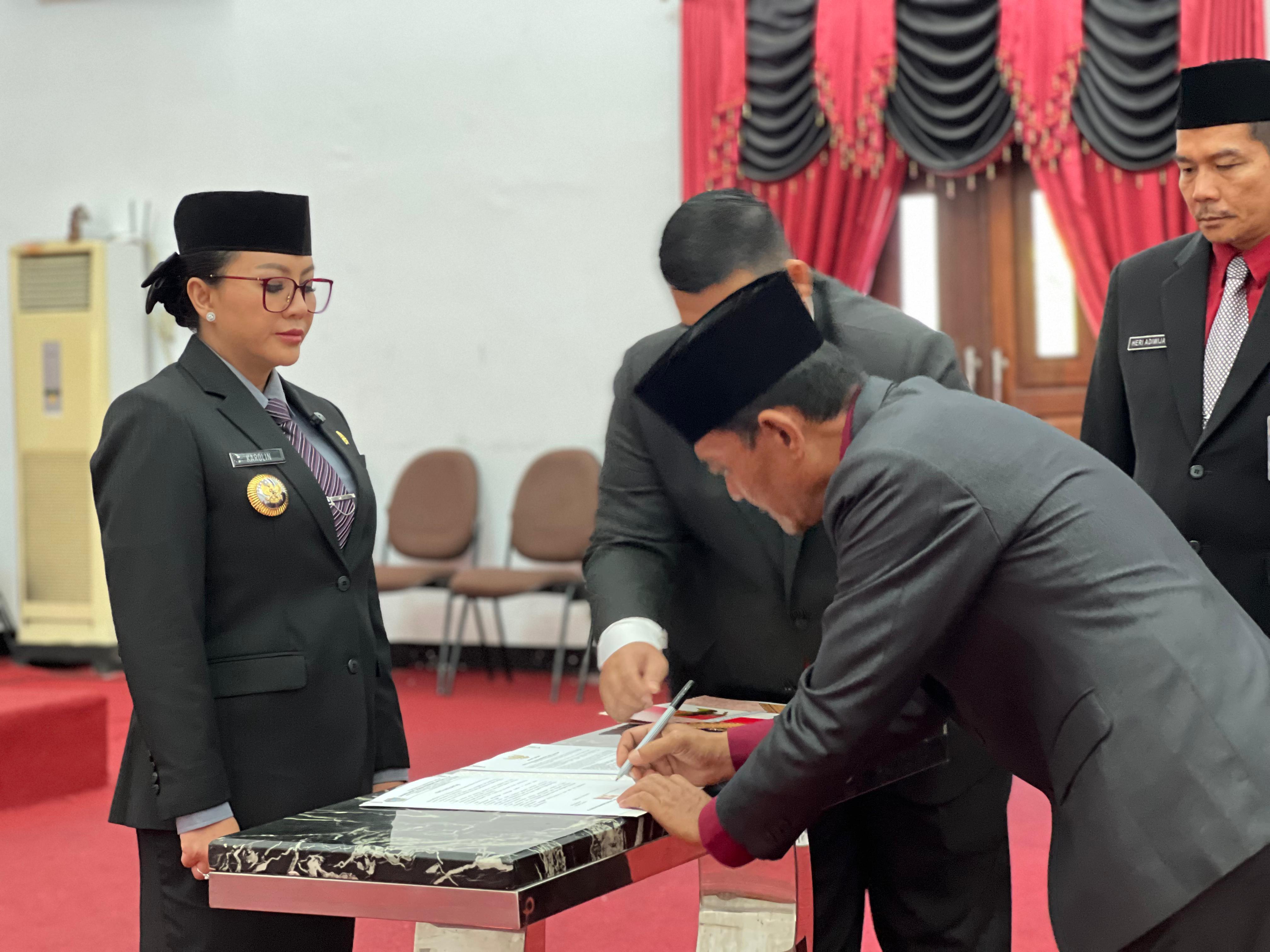 Bupati Karolin Lantik 3 Pimpinan Tinggi Pratama